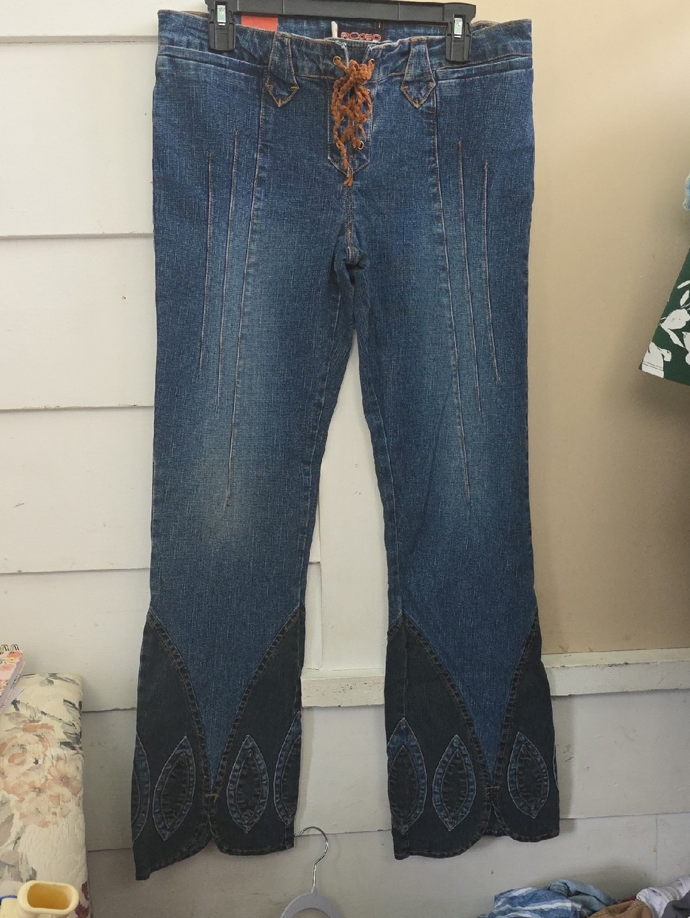 Vintage-Inspired Dark Blue Lace-Up Flare Jeans with Applique Trim